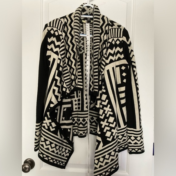 Ladies waterfall cardigan… bundle and save today! $6.99 for purchases over $70 - Picture 1 of 5